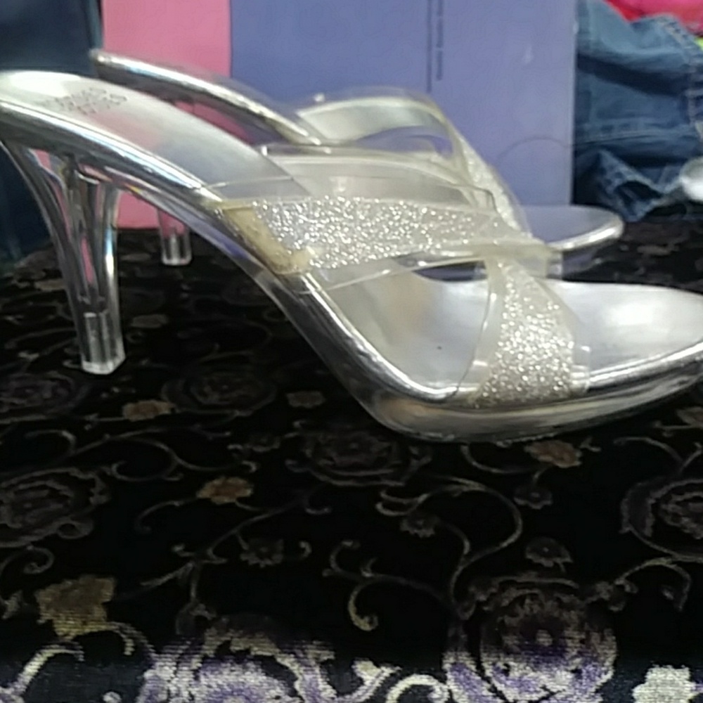 Heels - Picture 2 of 4